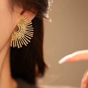 Anthropologie Vintage gold sunrise Sunburst Earrings